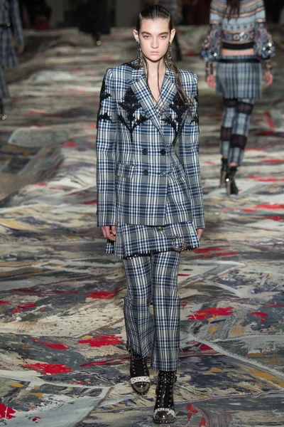 Look 14